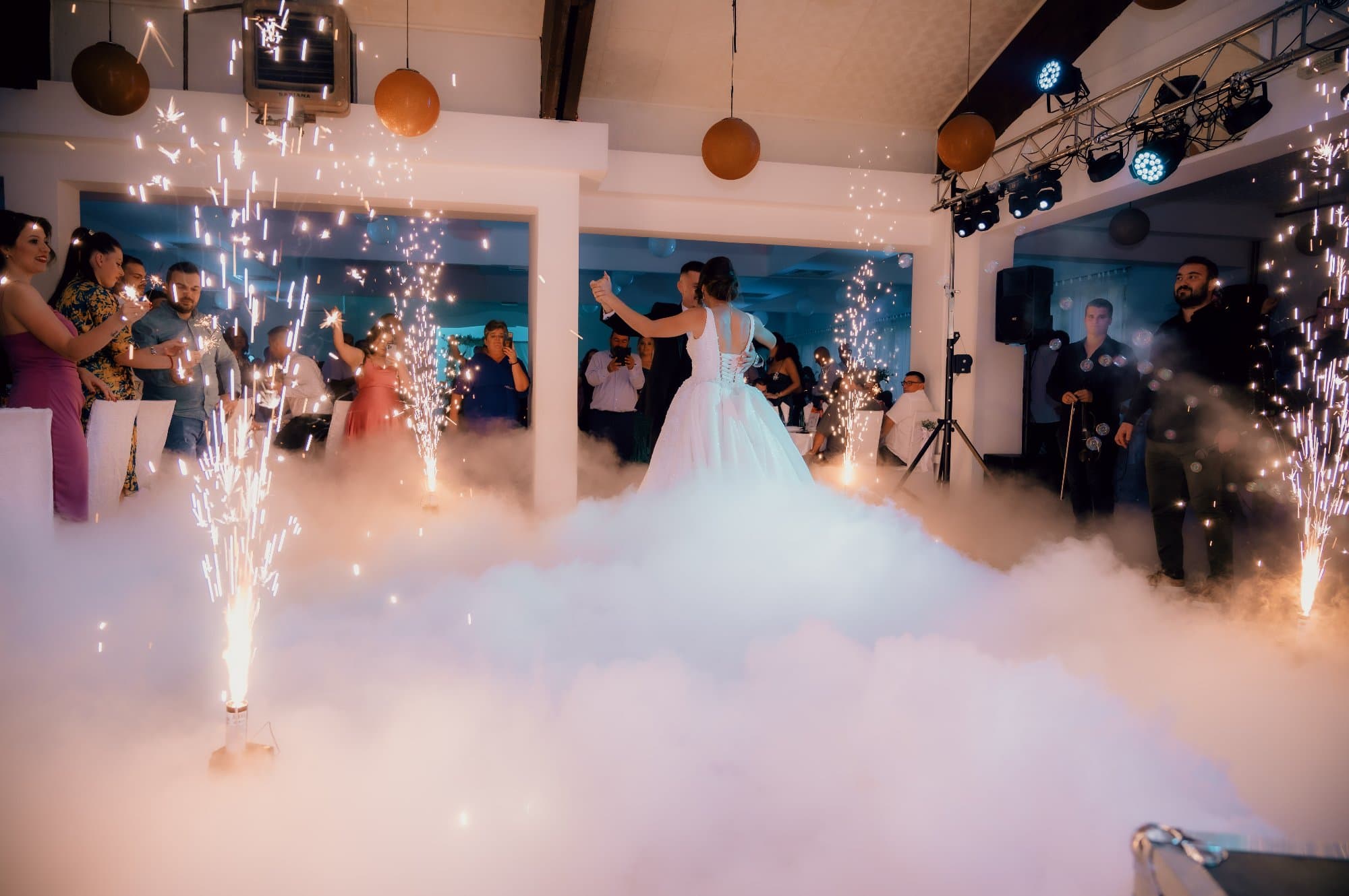 Niski dim za prvi ples 6