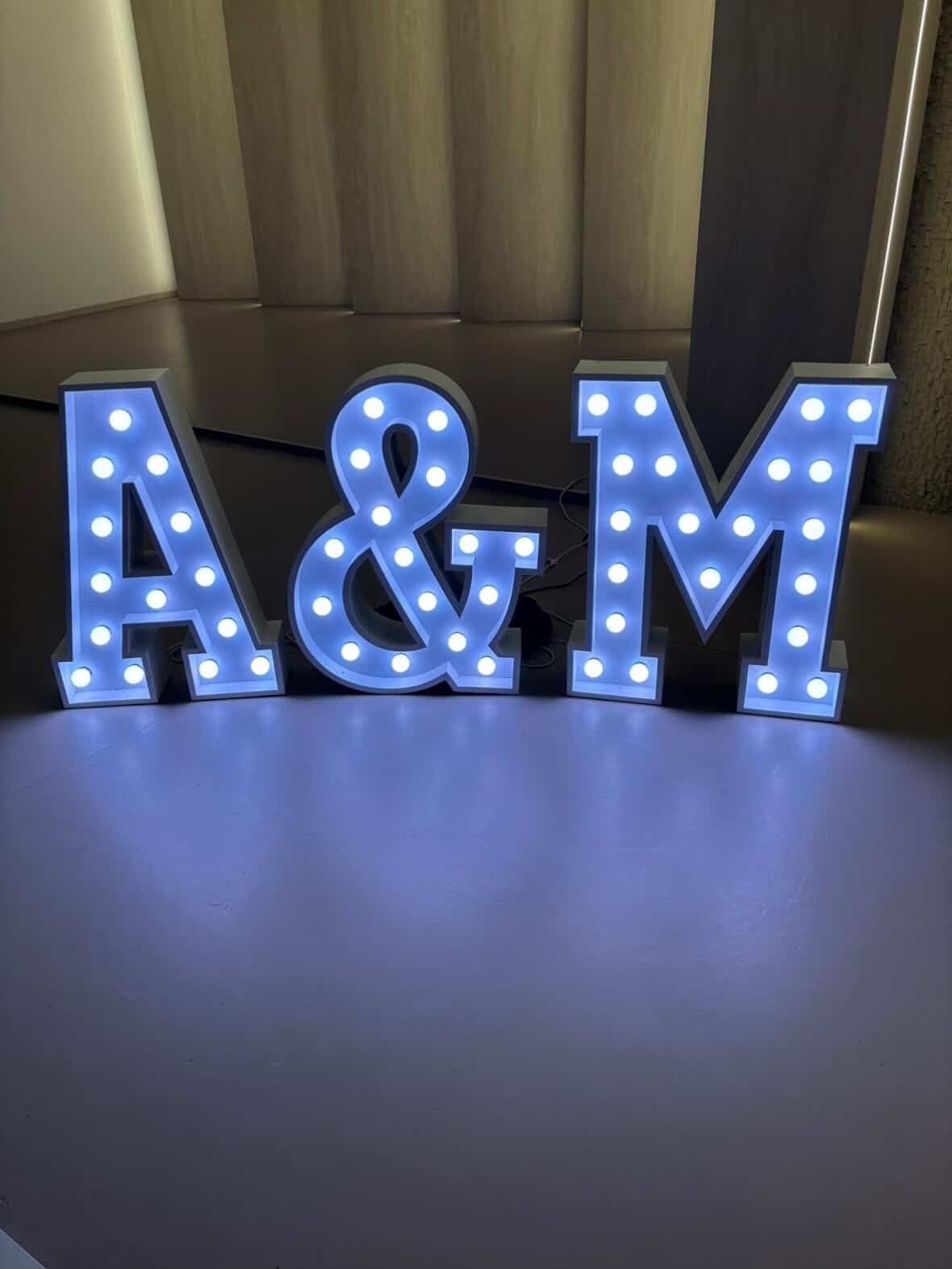 Neonska slova i brojevi fotografija 4